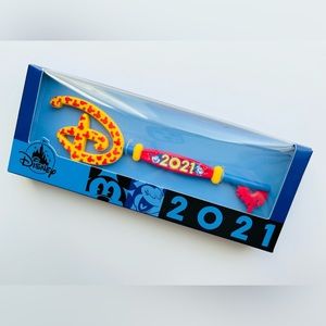 📍5/$20 Disney Key 2021 Mickey Minnie Collectible Key